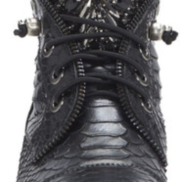 Vince Camuto  bootie - Picture 1 of 4